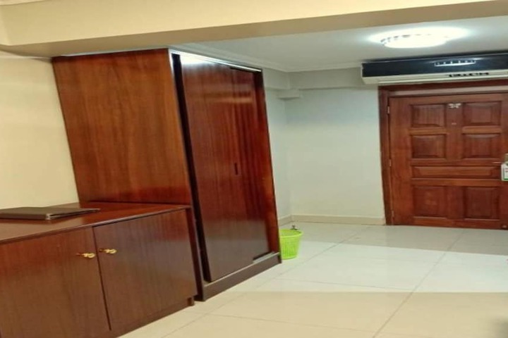 Room 4 of 32