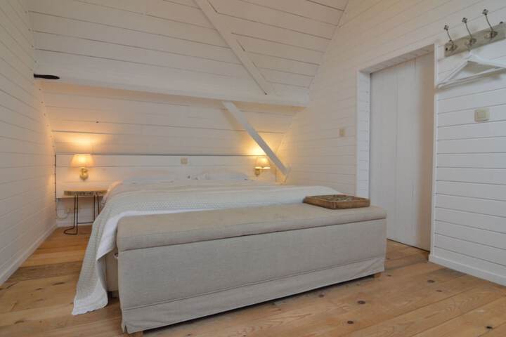 Room 4 of 41