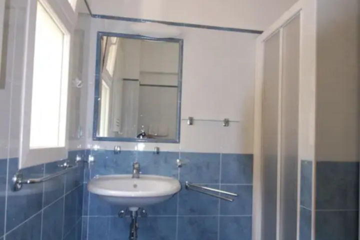 Room 7 of 14