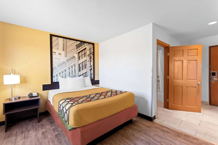1 Queen Bed (23 of 51)
