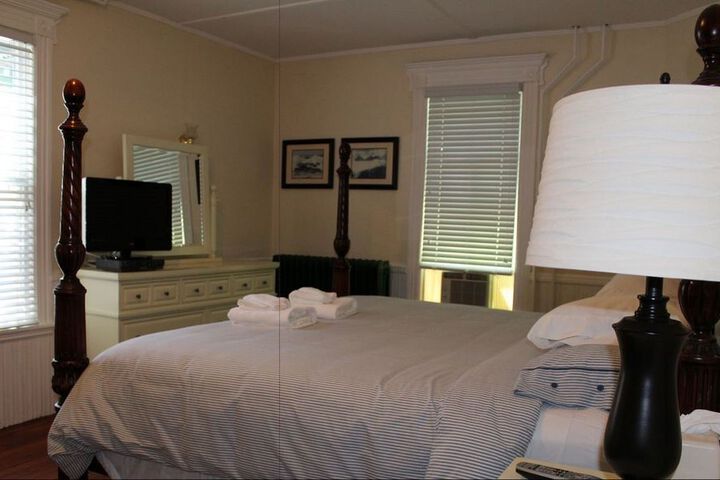 Room 4 of 44
