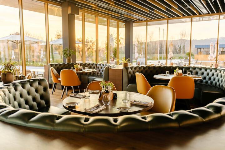 Dining 90 of 112