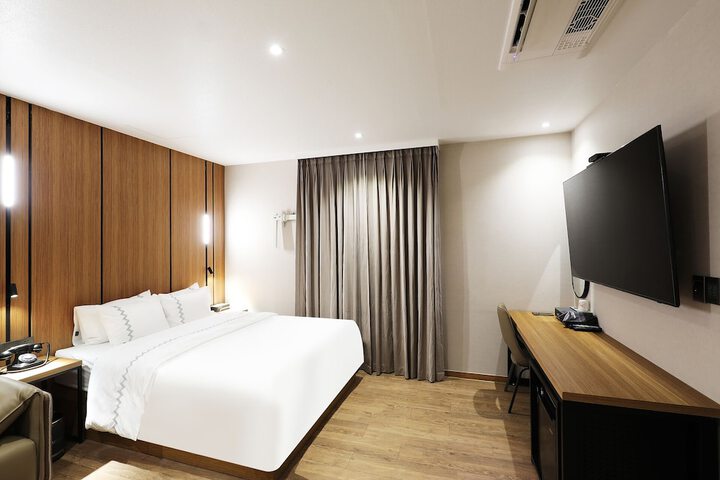 Room 19 of 32