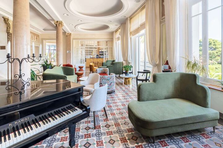 Guest Lobby