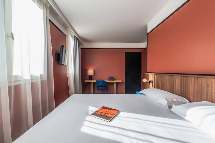 Room 6 of 16