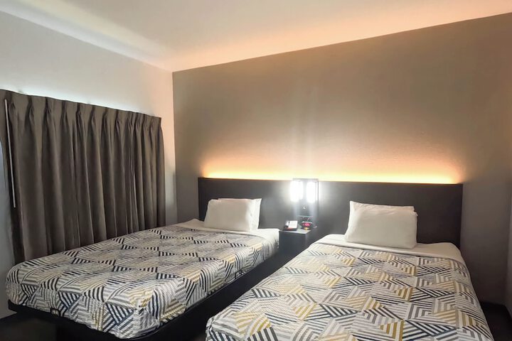 Room 8 of 18