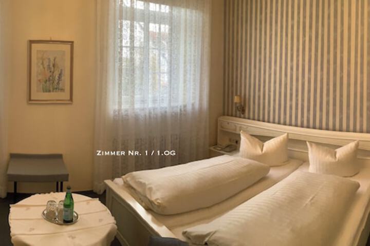 Room 35 of 106