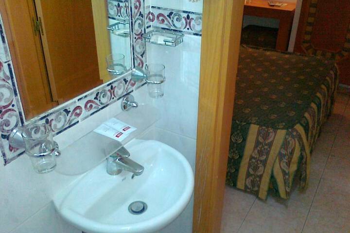 Room 32 of 64