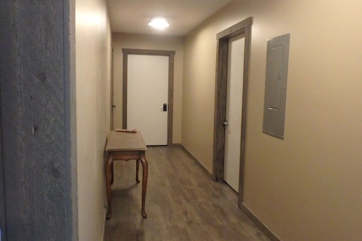 Ballroom/Hall 27 of 33