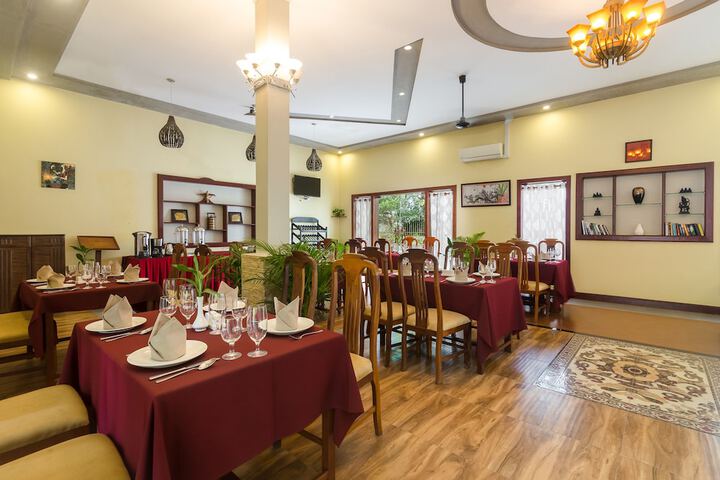 Dining 58 of 79