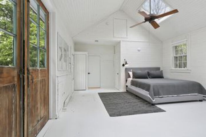 Room 6 of 22