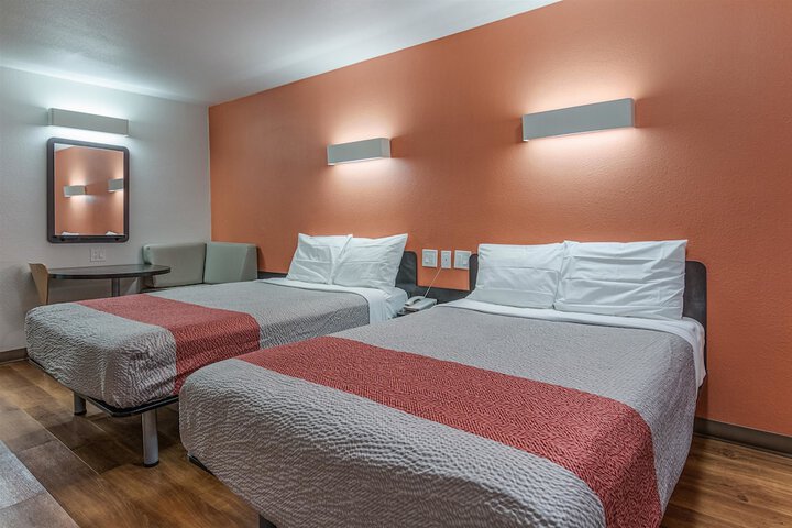 2 Double Beds (4 of 9)