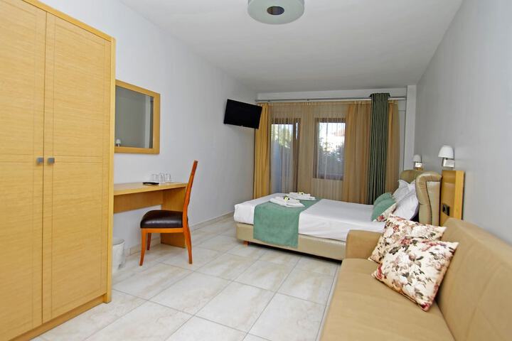 Room 8 of 30