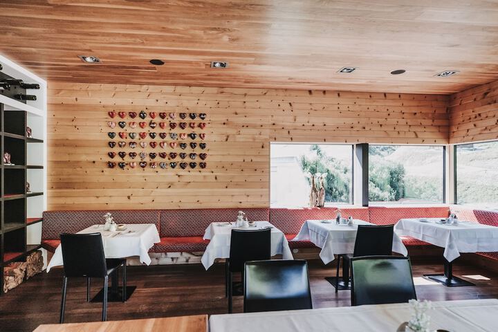 Dining 43 of 55