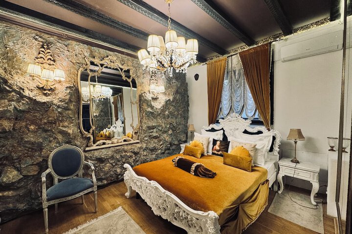 Room 15 of 52