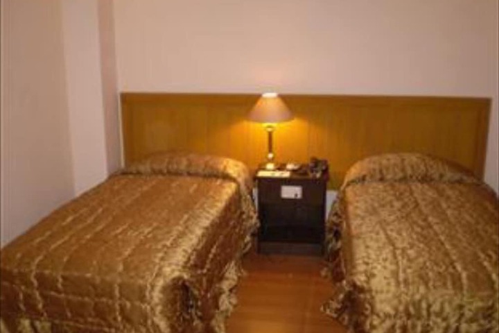 Room 8 of 12