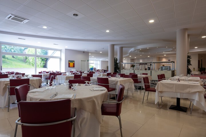 Dining 78 of 95