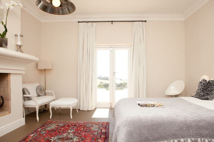 Room 10 of 84