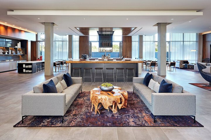 Lobby lounge