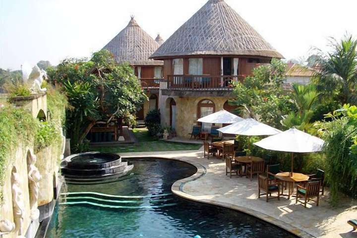 Pool Hotel