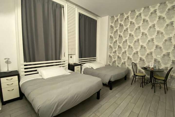 Room 12 of 40