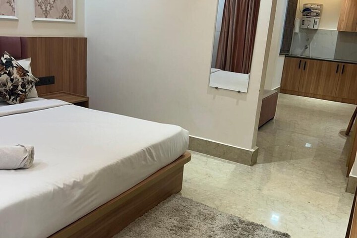 Room 3 of 15
