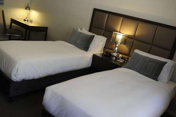 Room 4 of 27