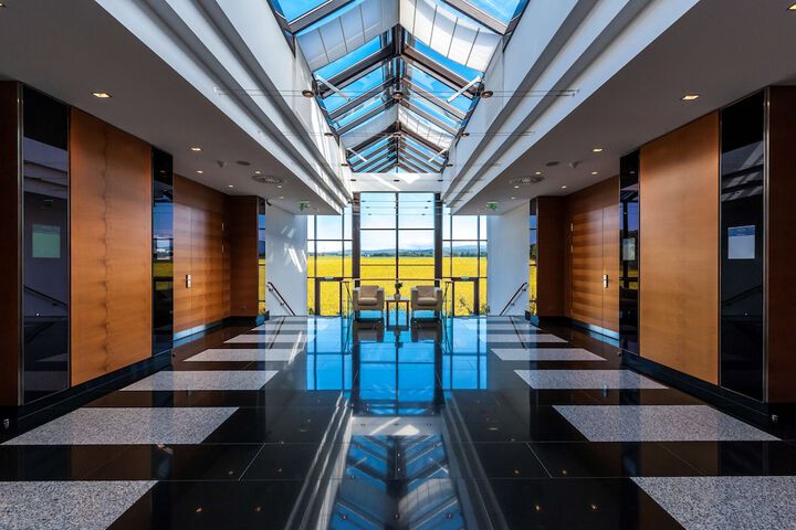 Entrance & Lobby