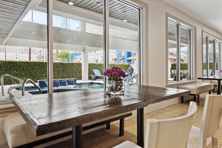 Breakfast area