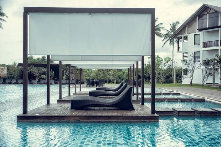 Pool Hotel
