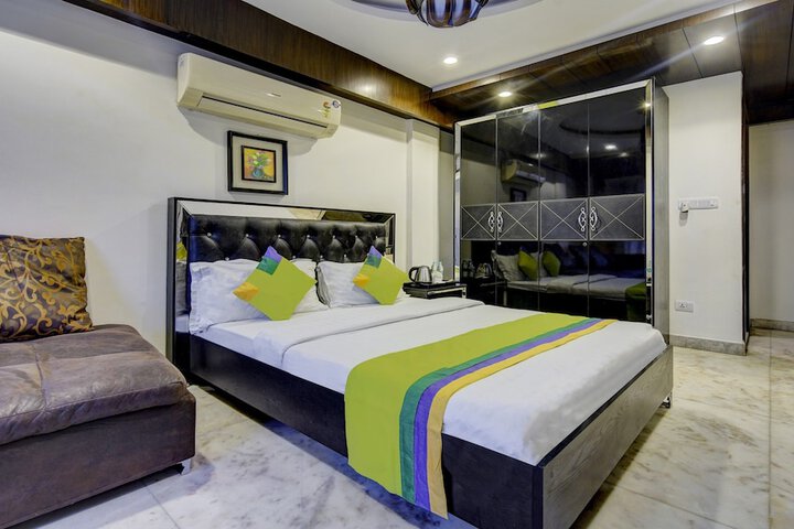 Room 16 of 34