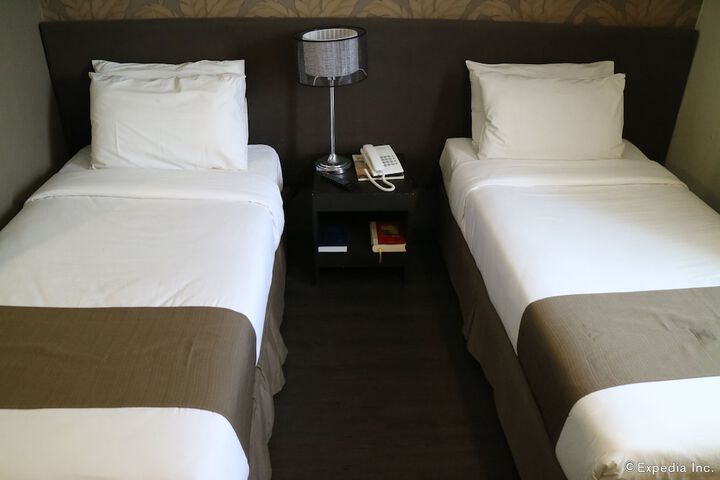Room 12 of 40
