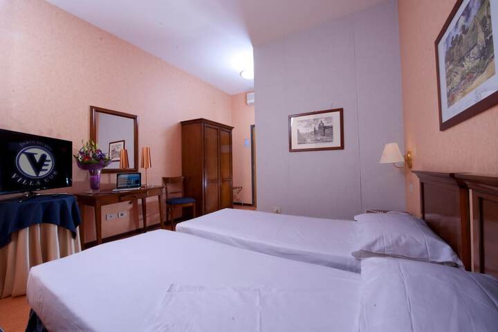 Room 12 of 45