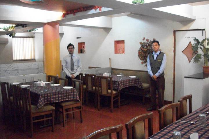 Dining 17 of 20