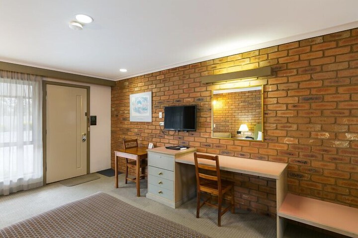 Room 11 of 29