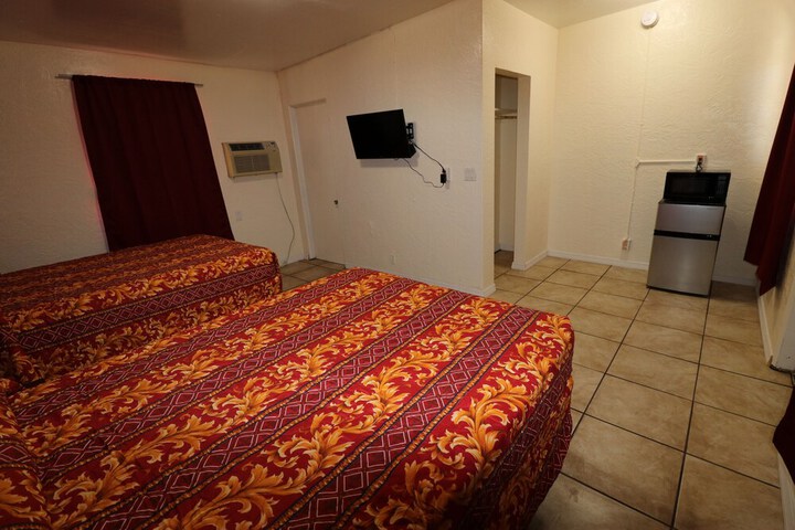 Room 9 of 38
