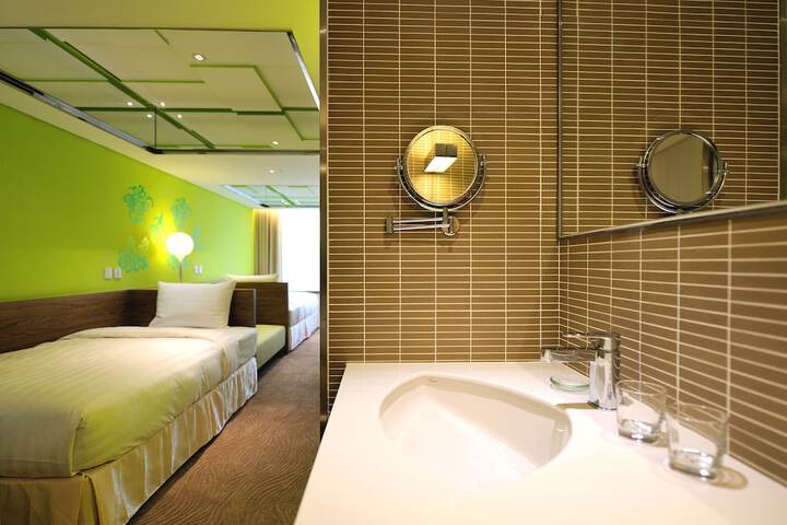 Room 49 of 171