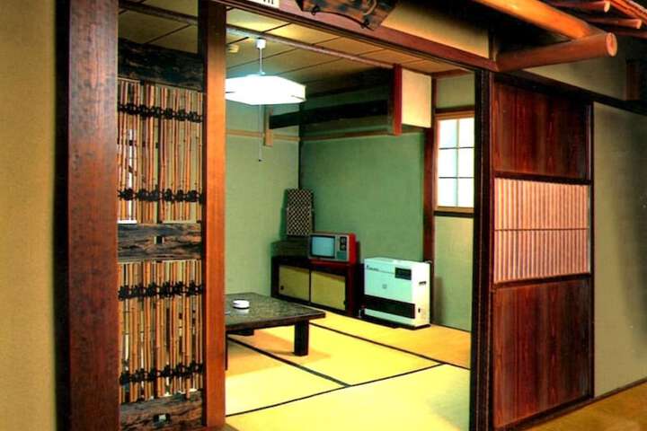 Room 5 of 26