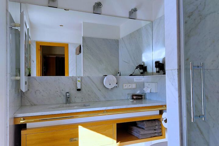 Room 18 of 52