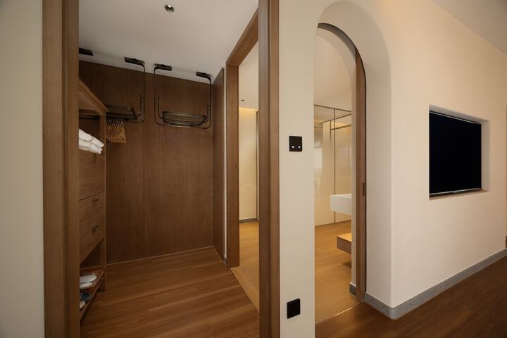 Room 41 of 85