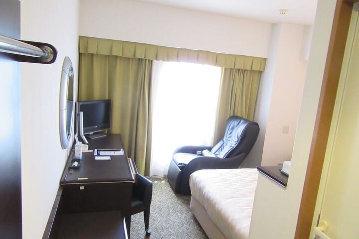 Room 15 of 103
