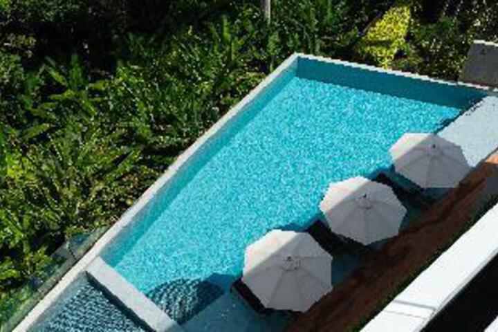 Pool 10 of 13