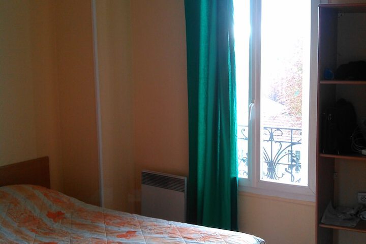 Room 10 of 16