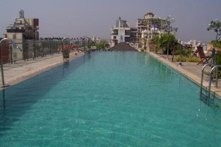 Hotel with Pool