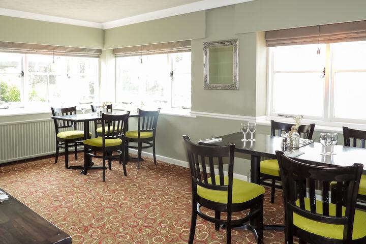 Dining 87 of 116