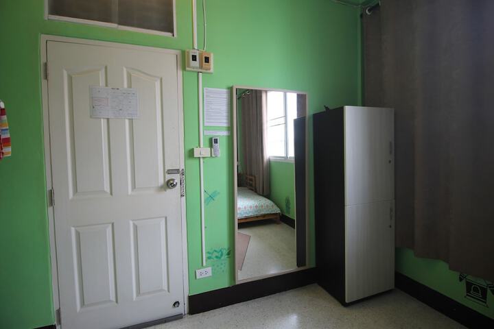 Room 22 of 210