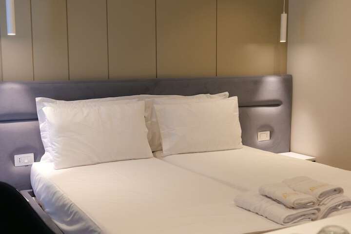 Room 47 of 171
