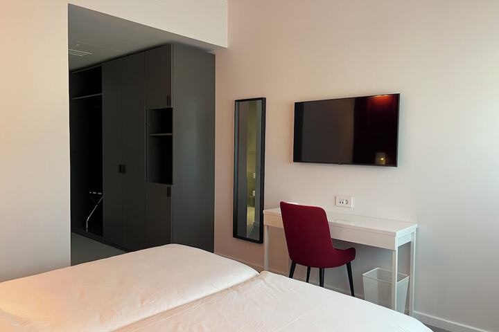 Room 10 of 24