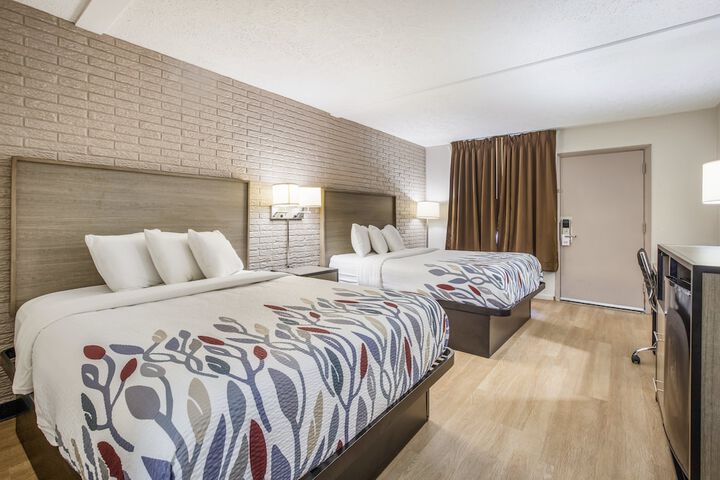 Deluxe 2 Queen Beds (5 of 5)