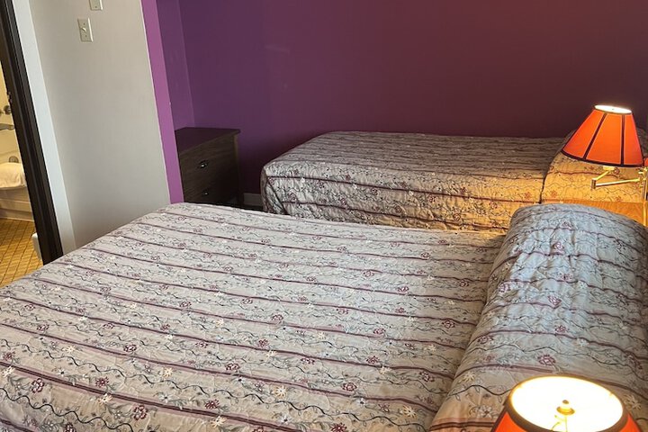 Room 9 of 28